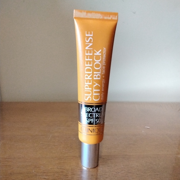 CLINIQUE Super Defense City Block SPF50 - SUN SCREEN, BRAND-NEW - Picture 2 of 3